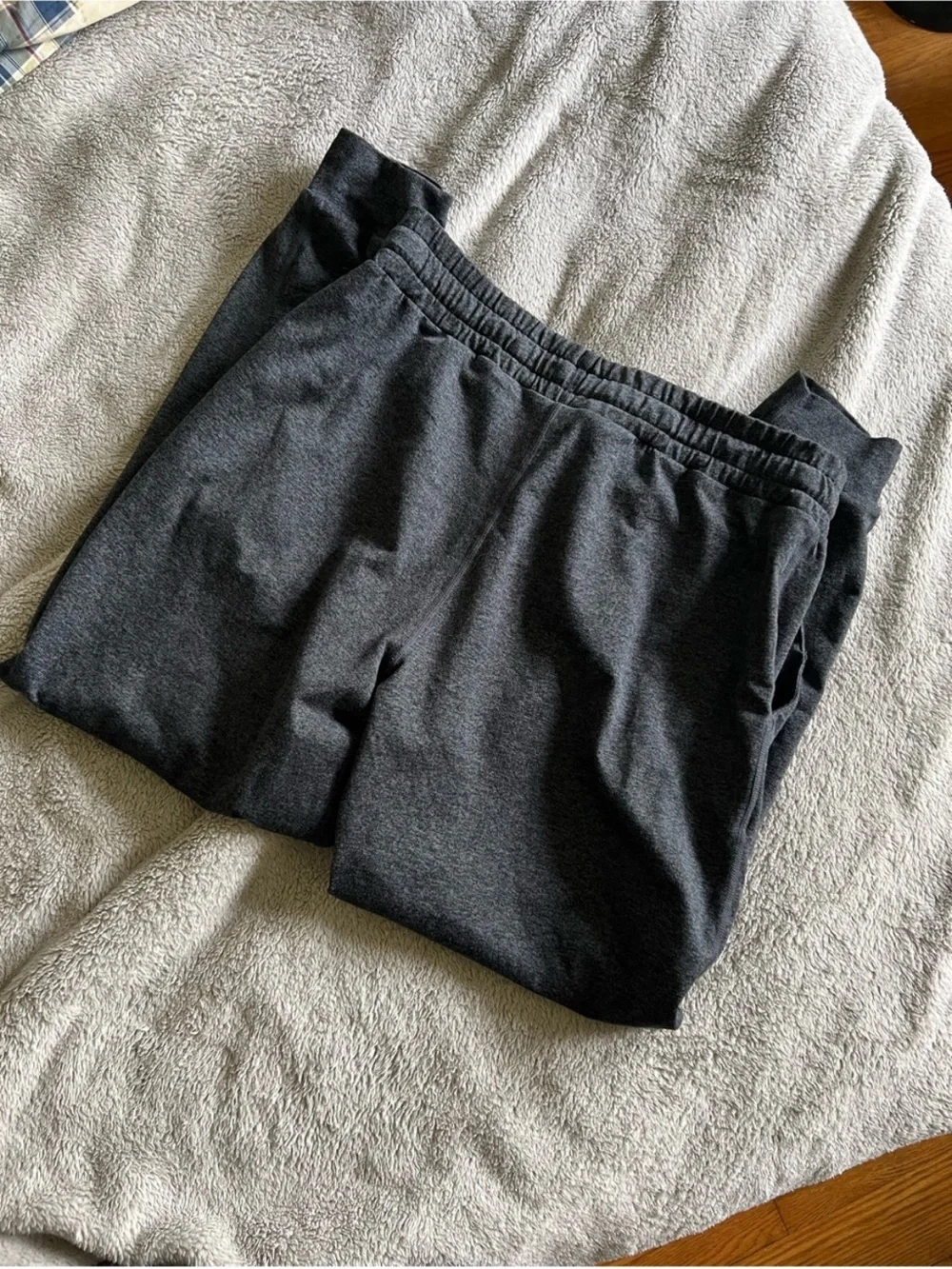 Vuori Women’s Charcoal Grey Performance Joggers Small